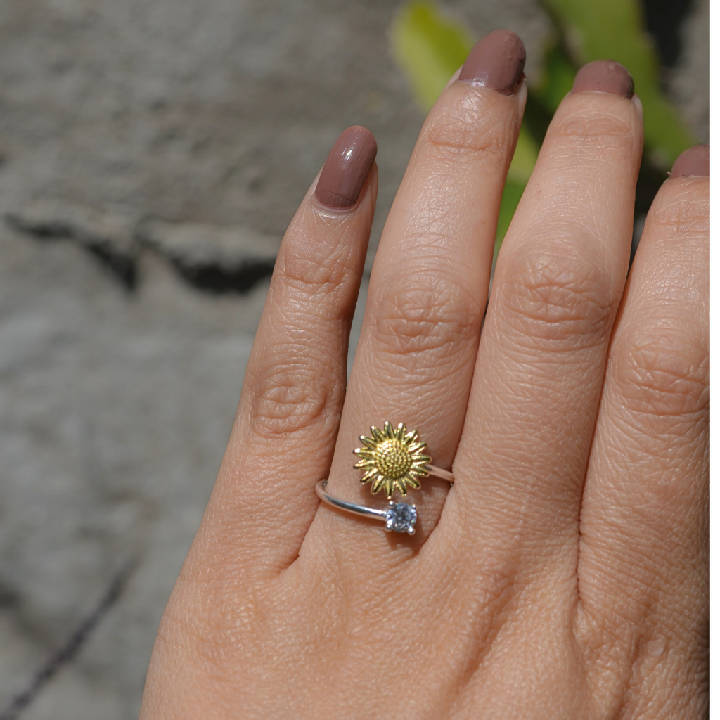 Anillo Girasol con circón transparente