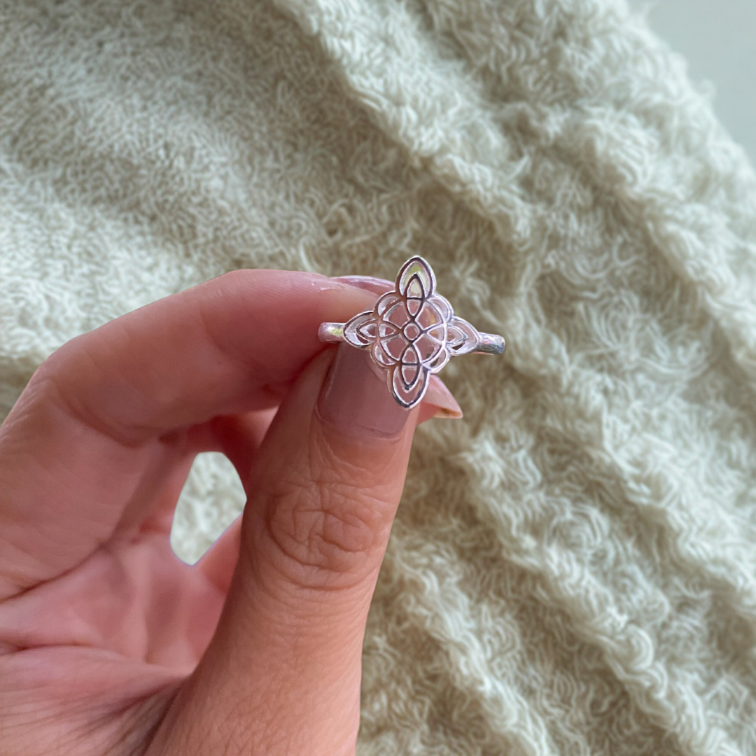 Anillo Ajustable Nudo De Bruja