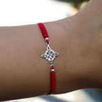 Pulsera de hilo rojo nudo de bruja