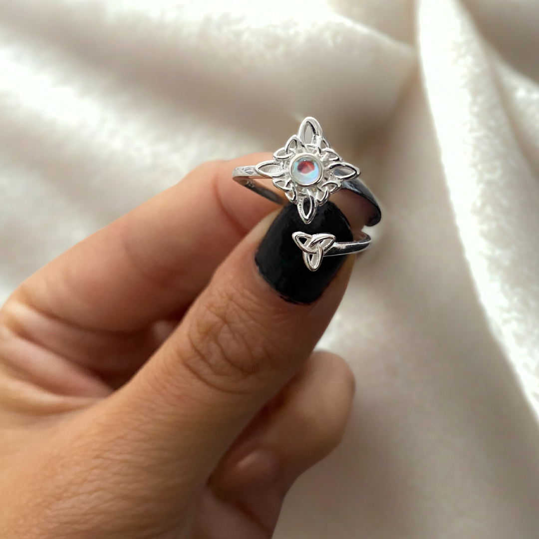Anillo Nudo De Bruja Ajustable Con Piedra Luna