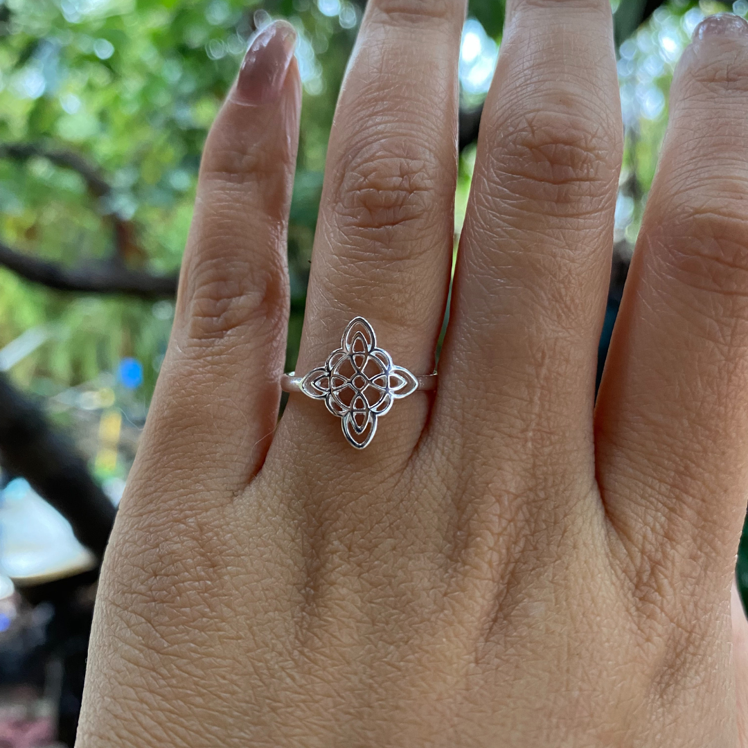 Anillo Ajustable Nudo De Bruja