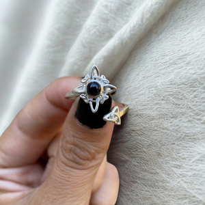 Anillo Ajustable Nudo De Bruja Con Piedra Onix